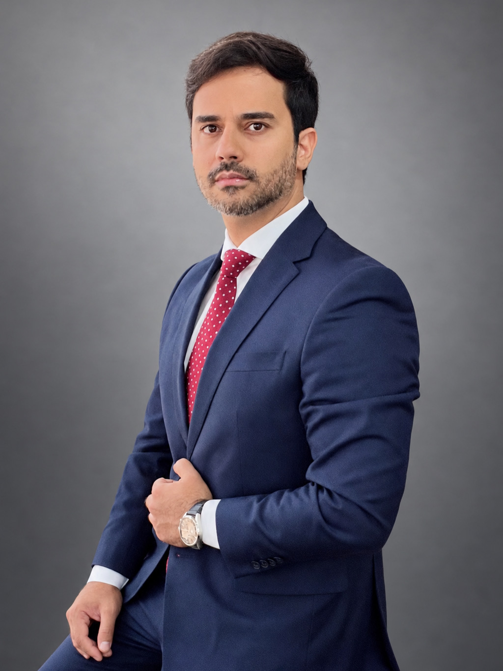 Foto de Denys Nunes, advogado e autor do guia